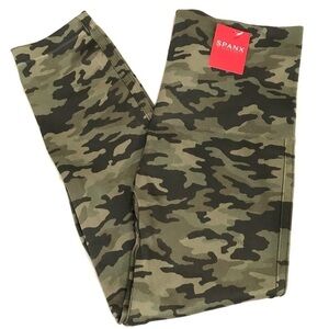 SPANX Look at Me Now Seamless Cropped Green Camo Leggings Size Large NEW